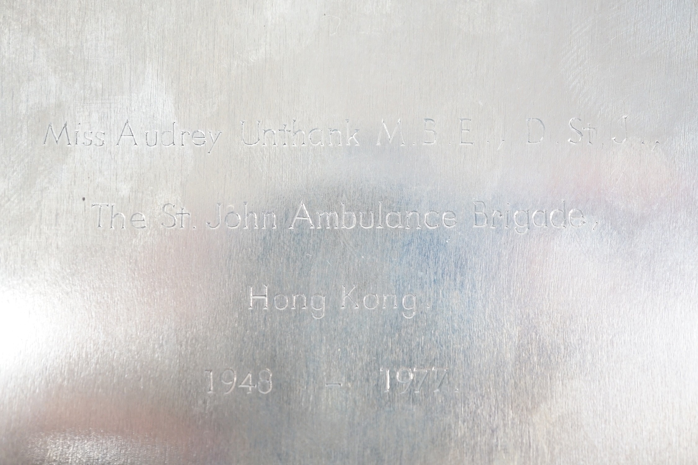 A modern silver presentation small tray, with engraved inscription relating to the St John Ambulance Brigade, Hong Kong, Birmingham, 1974, 15.6cm, 4.2oz.
